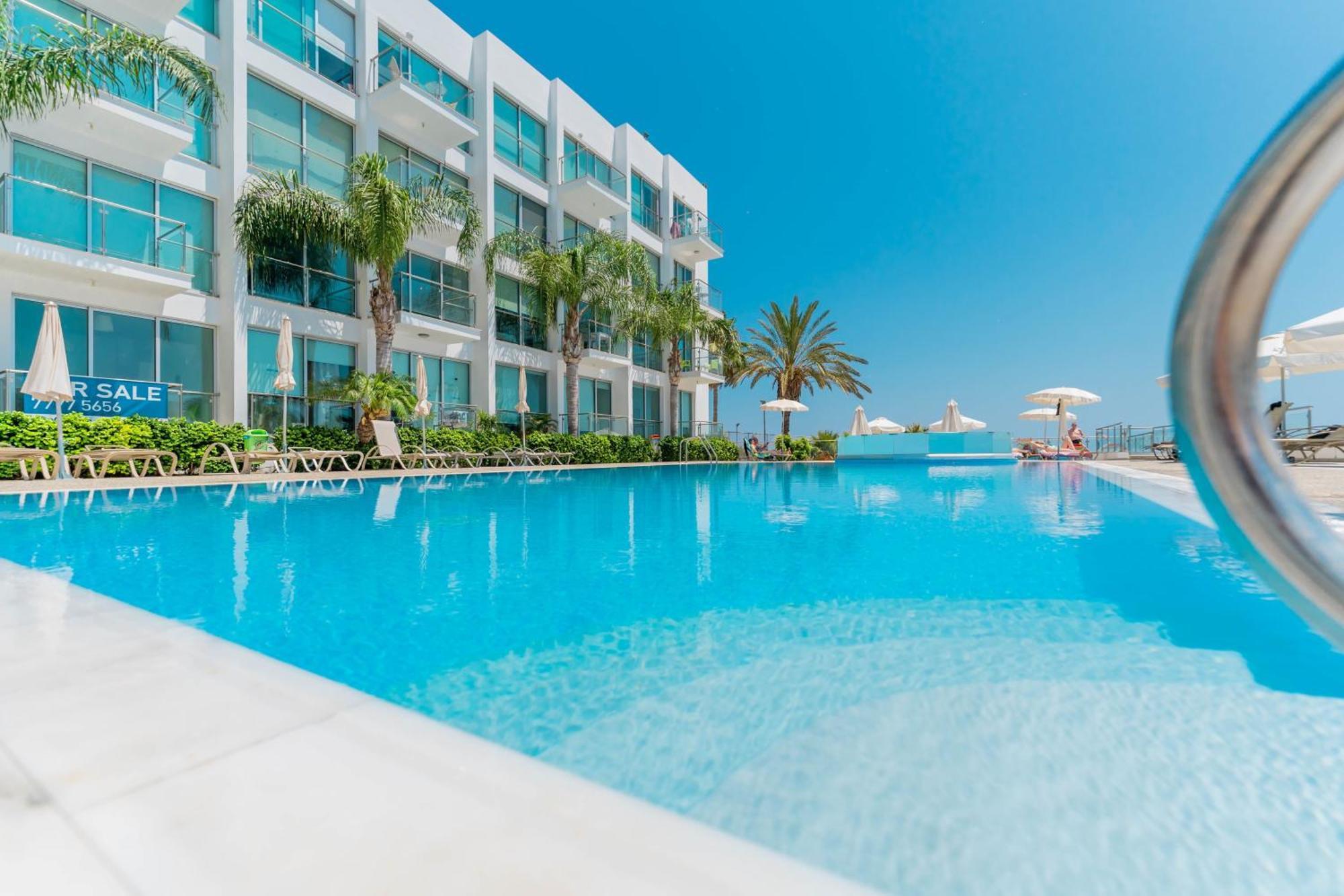 Laila - Coralli Beachfront Apartment Protaras Exterior photo